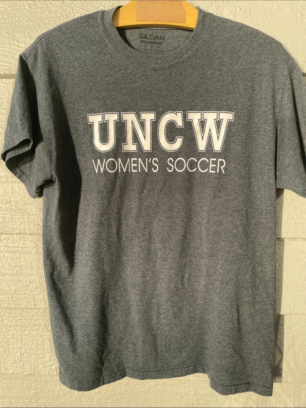 Gildan Gray UNCW Women's Soccer Short-Sleeve Tee Size Medium
